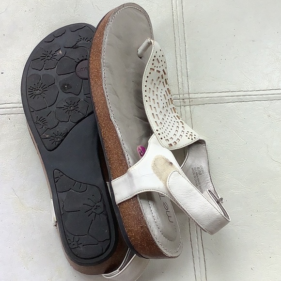 White sandals - Picture 3 of 8